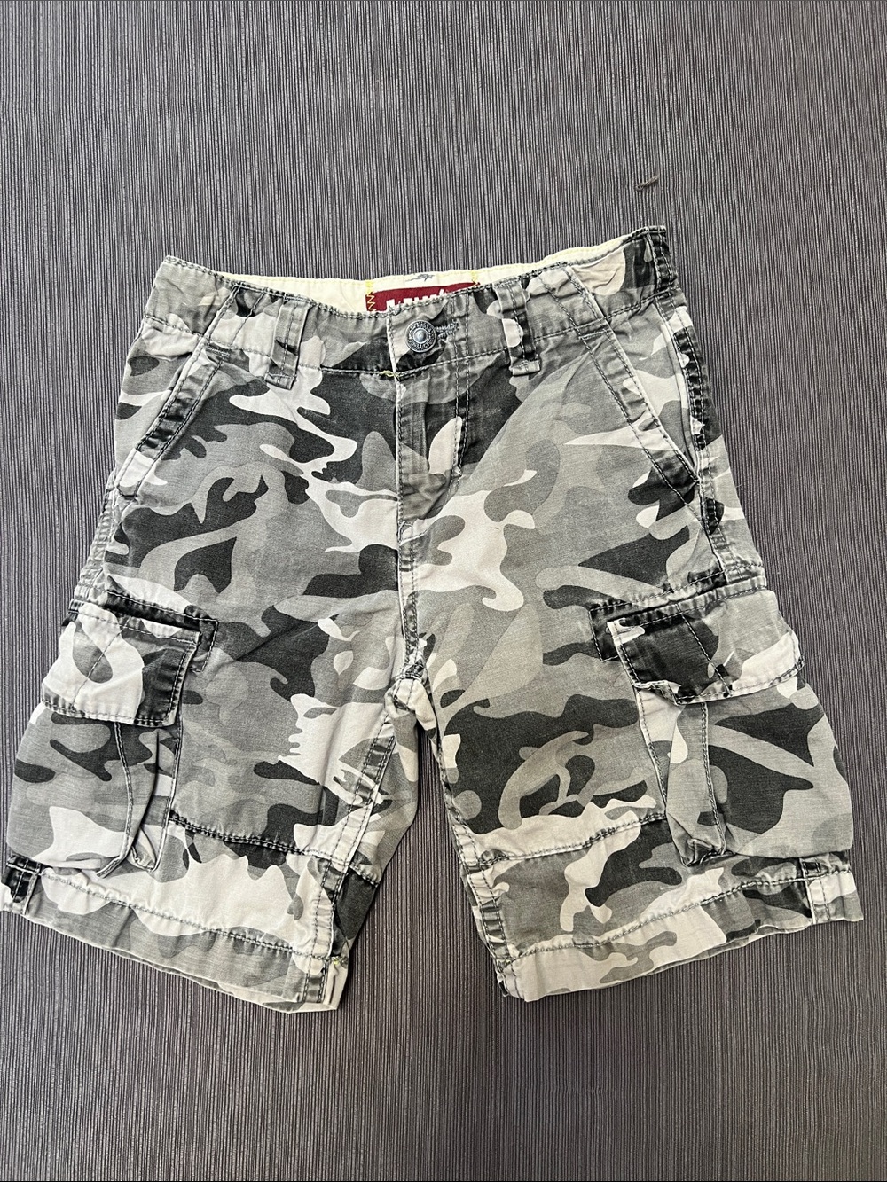 Boy’s Levi's Gray Camouflage Cargo Shorts~ 
SZ 5 REGULAR